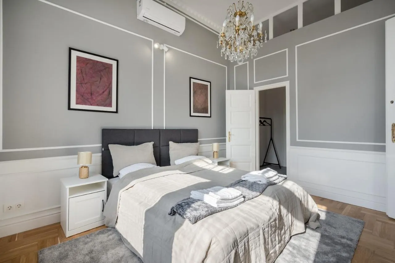 Classical Apartment With A Modern Touch! Budapest Ungern
