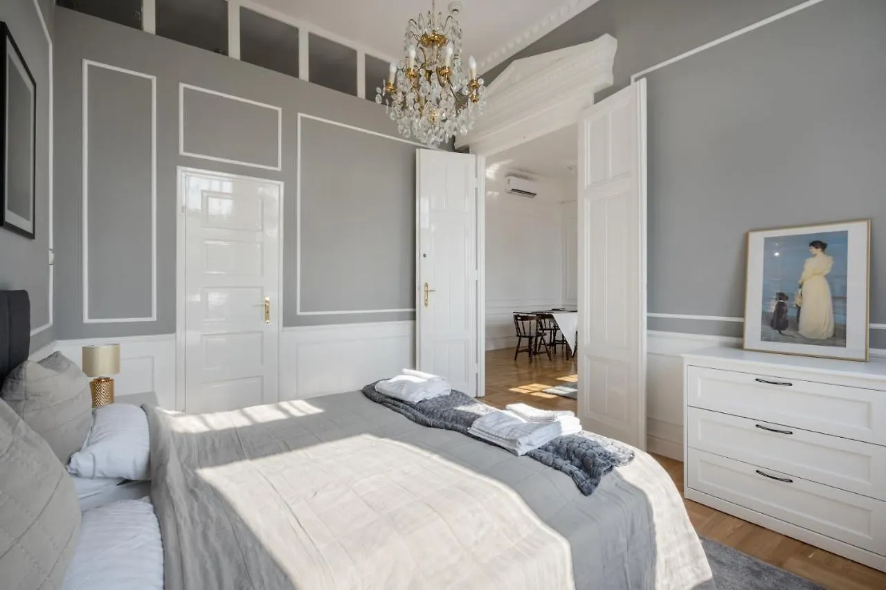 Classical Apartment With A Modern Touch! Budapest