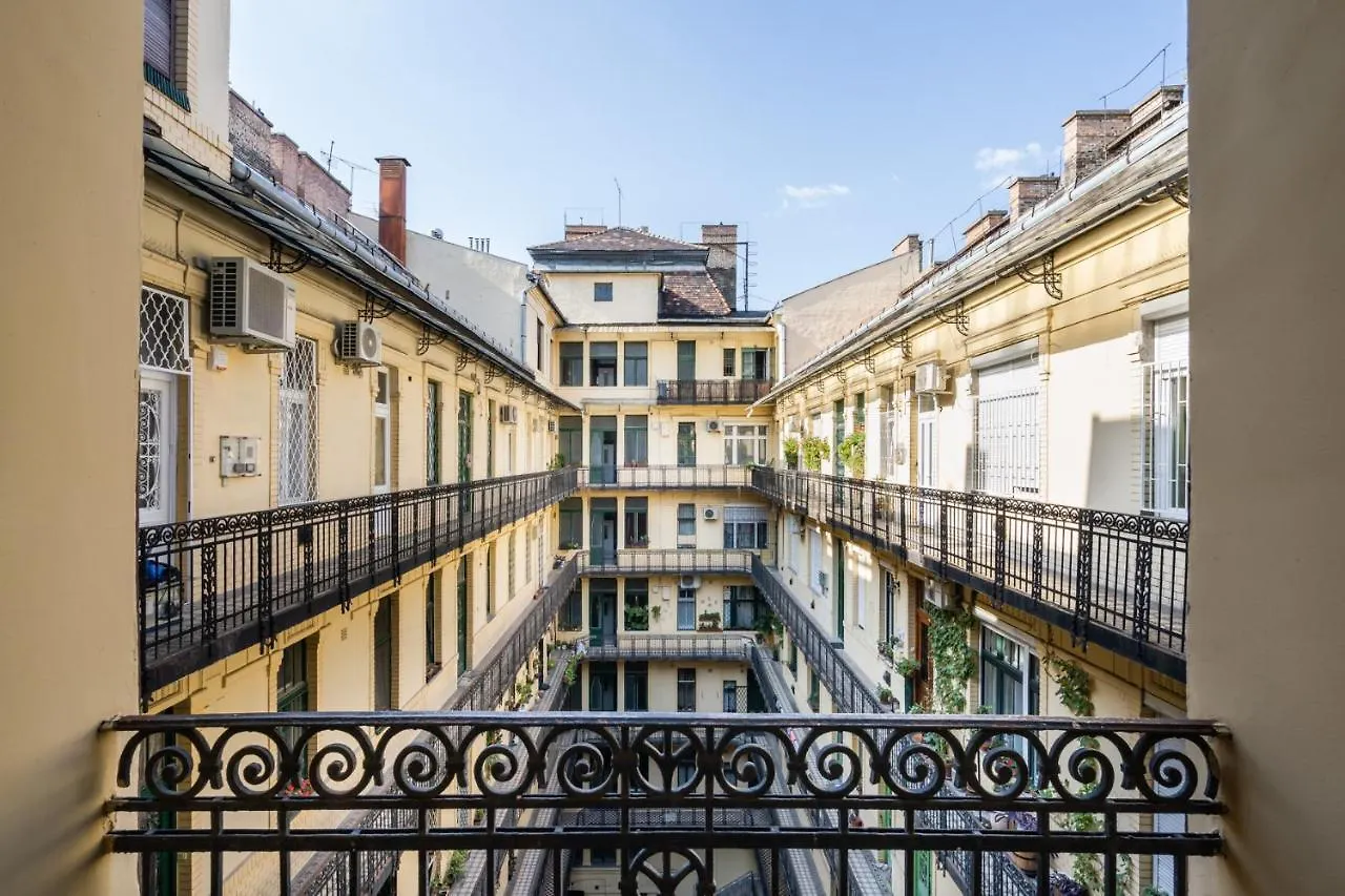 Classical Apartment With A Modern Touch! Budapest 0*,