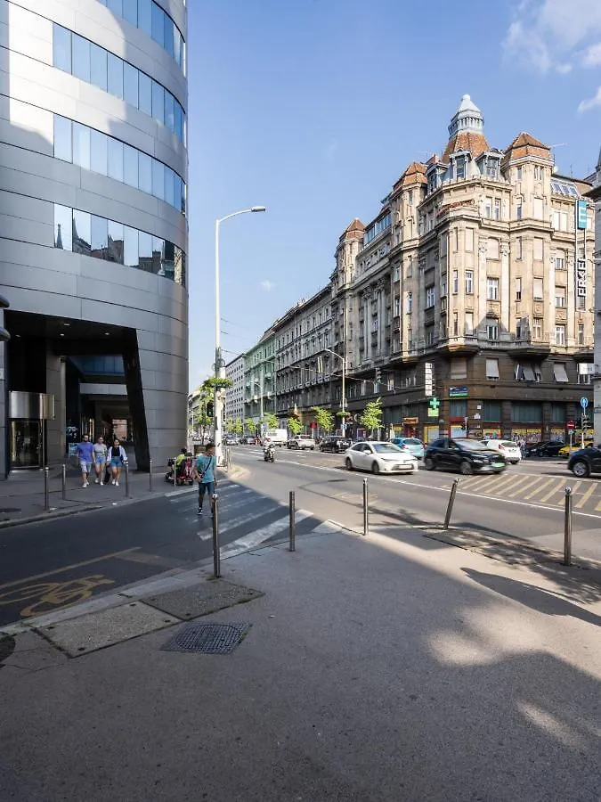 Classical Apartment With A Modern Touch! Budapest Ungern