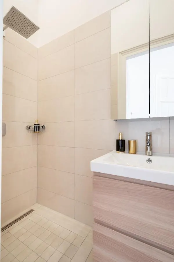 Classical Apartment With A Modern Touch! Budapest